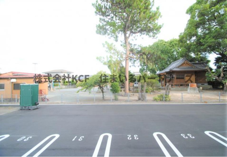 サルヴァトーレ津福の駐車場