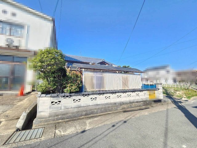 【成約済】乙訓郡大山崎町円明寺小字海道の外観|南側の間口：約9.8ｍです。
現況古家付きですが、解体更地渡し予定です。
