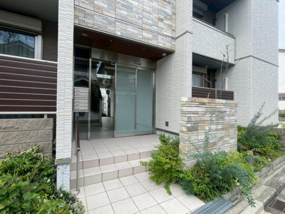 【エントランス】 | シャーメゾン安満西の町 | ワンサイズ大きなお風呂でリラックスタイムを。