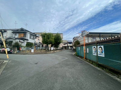 【周辺】 | シャーメゾン安満西の町 | 大きな収納を備えたお部屋です。