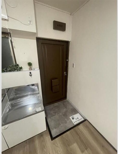 ナカジョウマンションの玄関