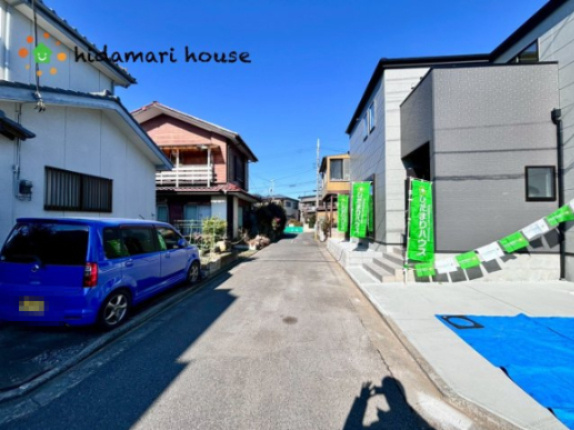 上尾市小泉3期　新築戸建　クラフトピット01の前面道路含む現地写真