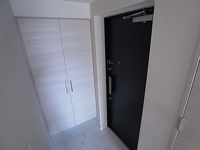 神戸市兵庫区湊町１丁目の賃貸マンションの玄関|シューズボックス付き