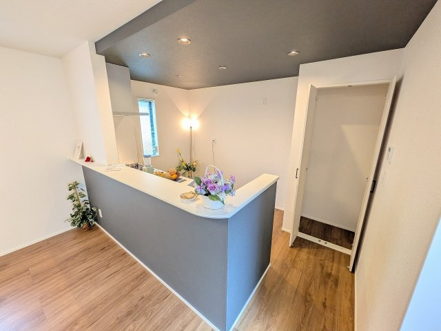 八王子市　楢原町　中古戸建てのキッチン|～下がり天井でオシャレな印象のキッチン～