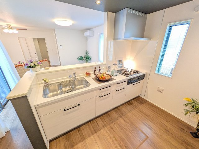 八王子市　楢原町　中古戸建てのキッチン|～使い勝手の良いシステムキッチン～