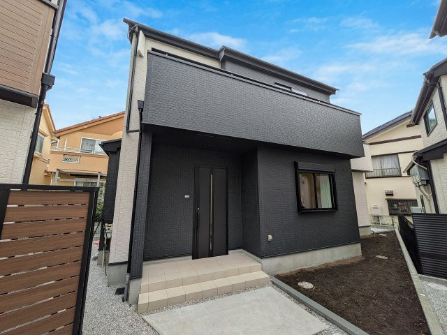 八王子市　楢原町　中古戸建ての外観|～令和4年築の築浅戸建て　2台駐車可能　外観・内装ともにキレイな戸建てです～