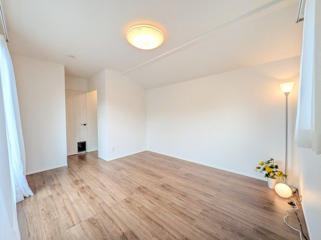 八王子市　楢原町　中古戸建ての収納|～ウォークインクローゼットでお荷物がスッキリ収まります～