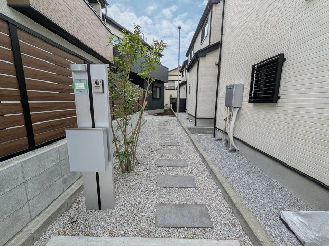 八王子市　楢原町　中古戸建ての外観|～令和4年築の築浅戸建て　2台駐車可能　外観・内装ともにキレイな戸建てです～