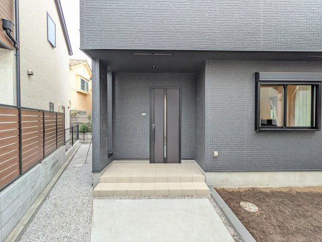 八王子市　楢原町　中古戸建ての玄関|～玄関は安心のWロックキーを採用～