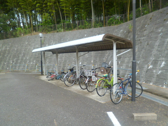 アトリオヴィラ壱番館のその他共用部分|屋根付き駐輪場