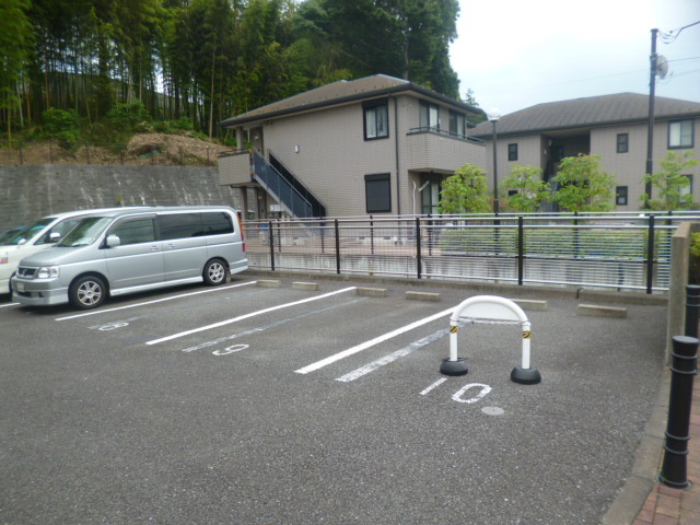 アトリオヴィラ壱番館の駐車場|敷地内駐車場