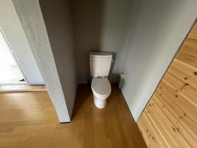 下地与那覇78　中古戸建のトイレ