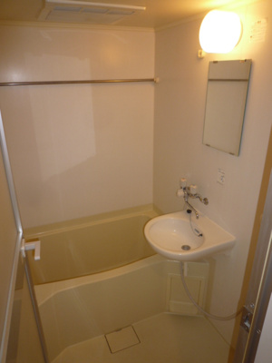 【浴室】 | 世田谷DSハイム | ※同建物ほかのお部屋の写真です。