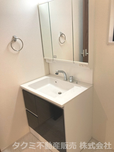 神戸市垂水区北舞子　新築一戸建ての独立洗面台