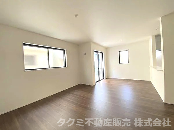 神戸市垂水区北舞子　新築一戸建ての居間・リビング