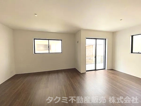 神戸市垂水区北舞子　新築一戸建ての居間・リビング