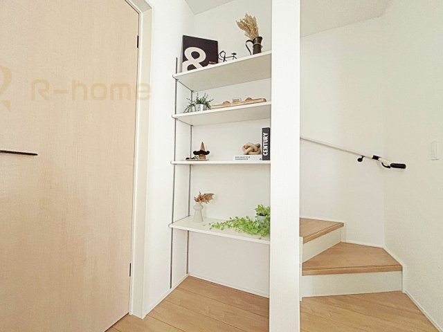 我孫子市青山台2丁目第1期　新築戸建て　1号棟の収納|キッチン横に嬉しい収納棚！可動棚で整理整頓ラクラク♪