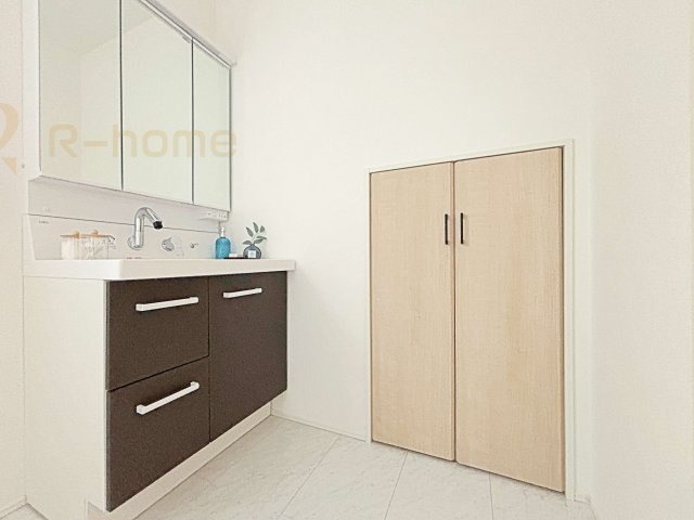 我孫子市青山台2丁目第1期　新築戸建て　1号棟の収納|洗面所に便利な収納スペース付き！洗面所を広く使えます♪