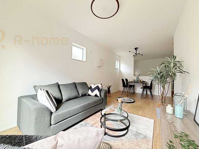 我孫子市青山台2丁目第1期　新築戸建て　1号棟の居間・リビング|広くて明るいＬＤＫ♪ ゆったりくつろげるリビングスペースで、ご家族皆様の笑顔が溢れます。