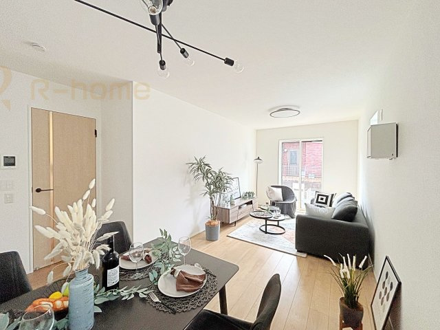 我孫子市青山台2丁目第1期　新築戸建て　1号棟の居間・リビング|広々としたLDK♪自然と家族が集まるリビング階段プラン♪