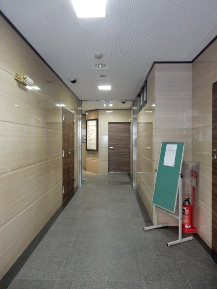 ACN天満橋ビルのエントランス