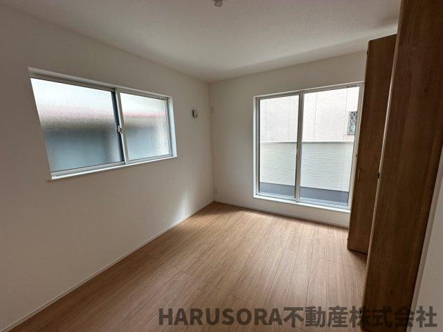 生駒市壱分町　2階建の洋室