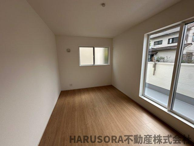 生駒市壱分町　2階建の洋室