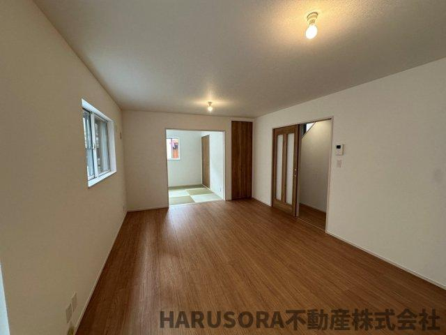 生駒市壱分町　2階建の居間・リビング