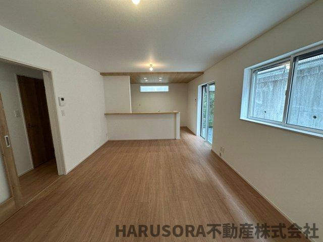 生駒市壱分町　2階建の居間・リビング
