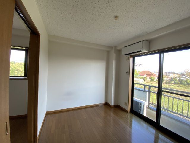 リビオン新茂原の洋室