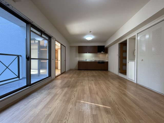 アーバンパーク緑地公園の居間・リビング