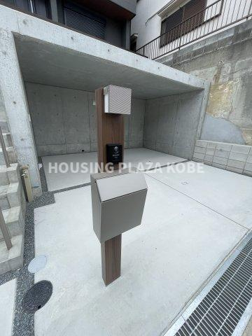 白川台3丁目新築戸建の駐車場