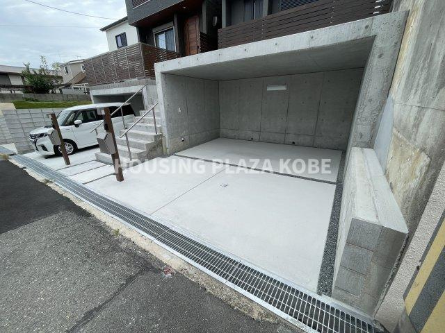 白川台3丁目新築戸建の駐車場