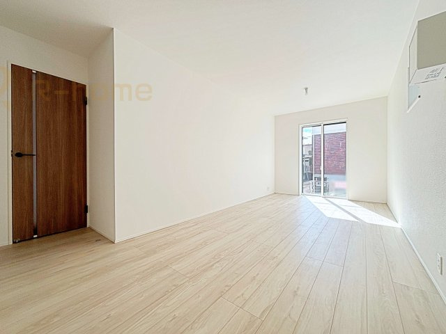 我孫子市青山台2丁目第1期　新築戸建て　2号棟の居間・リビング|広くて明るいＬＤＫ♪ ゆったりくつろげるリビングスペースで、ご家族皆様の笑顔が溢れます。