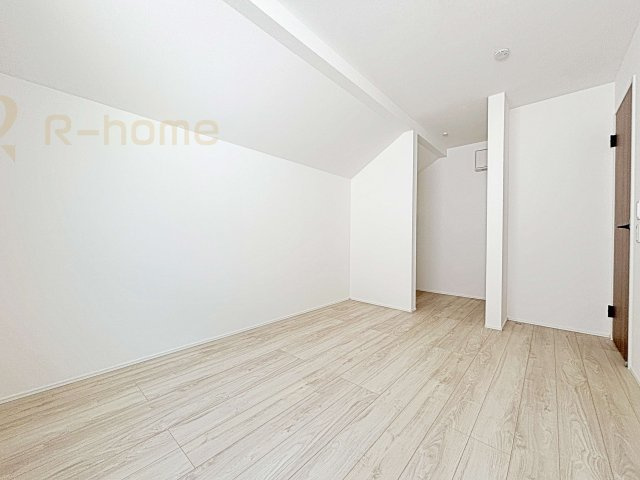 我孫子市青山台2丁目第1期　新築戸建て　2号棟の洋室|収納便利なウォークインクローゼット付きの洋室♪
明るく風通しの良いお部屋です♪