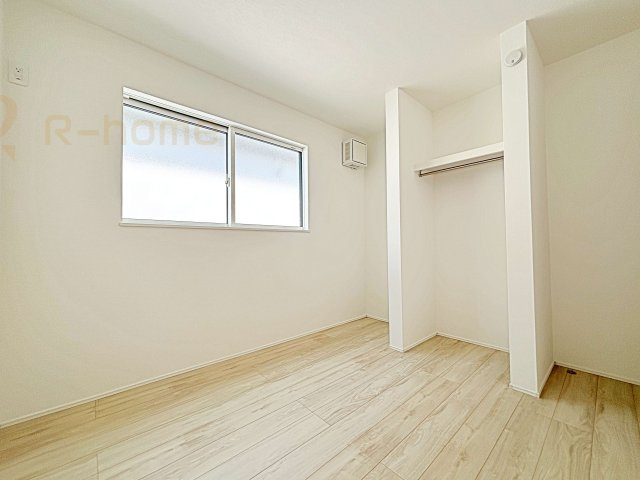 我孫子市青山台2丁目第1期　新築戸建て　2号棟の洋室|どんな部屋家具も合わせやすいシンプルな洋室！
たっぷりの日差しと心地よい風が舞い込む住まい♪