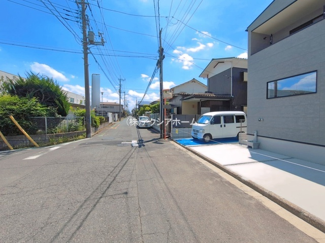 所沢市榎町・全2棟　新築一戸建　2号棟　～LDK20帖～の前面道路含む現地写真|2026年5月14日撮影
