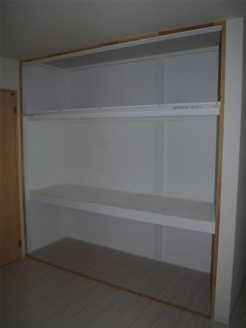 大和高田市旭北町の賃貸マンションの収納