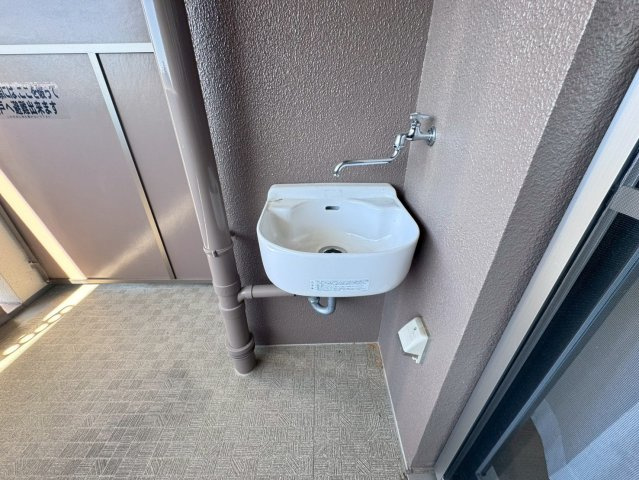 ２０２５年２月リノベーション済み３ＬＤＫ◆ペット２匹まで可能◆ＢＥＬＩＳＴＡ京都山科のバルコニー|スロップシンク