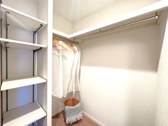 ２０２５年２月リノベーション済み３ＬＤＫ◆ペット２匹まで可能◆ＢＥＬＩＳＴＡ京都山科の収納|ファミリークローゼット