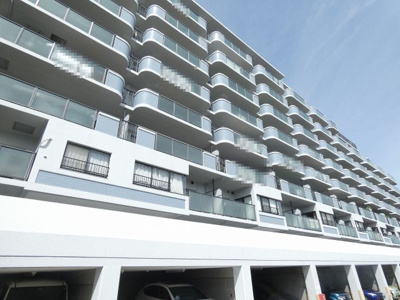 【外観】 | コスモヒルズ北野田 | 玄関にシューズボックスありますよ　玄関周りもスッキリ片付きますね♪