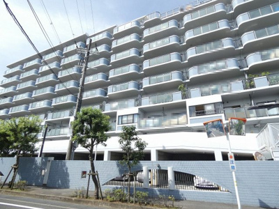 【外観】 | コスモヒルズ北野田 | ファミリーマートまで徒歩８分♪ウエルシアまで徒歩１４分♪ジョーシンまで徒歩２１分♪ベルヒル北野田まで徒歩１５分♪お買い物に便利な立地ですね！