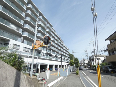 【外観】 | コスモヒルズ北野田 | お客様にとって最良のマイホームが見つかりますよう、イエストアが全力でお手伝いさせていただきます！いつでもお気軽にお問い合わせ下さい♪