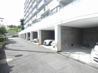 【駐車場】 | コスモヒルズ北野田 | ◆７階部分につき通風・眺望良好◆穏やかな風が舞い込む快適な住まいです♪眺めも綺麗ですので開放的な気分になれますよ♪