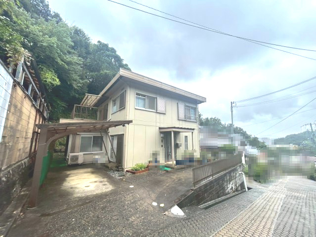 【商談中】舞鶴市字行永の外観|駐車スペースを確保できるゆとりの敷地面積です。