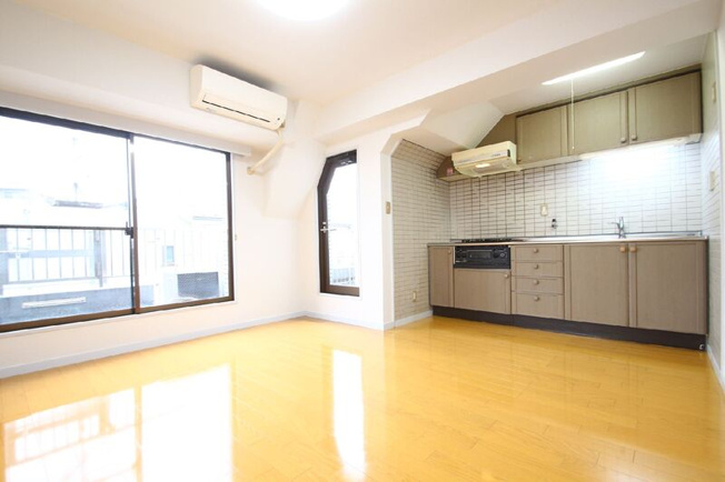 【居間・リビング】 | ラ・ルース国立