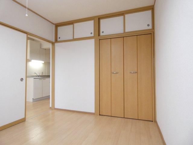 マンション鹿内の洋室