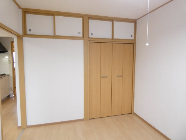 マンション鹿内の洋室