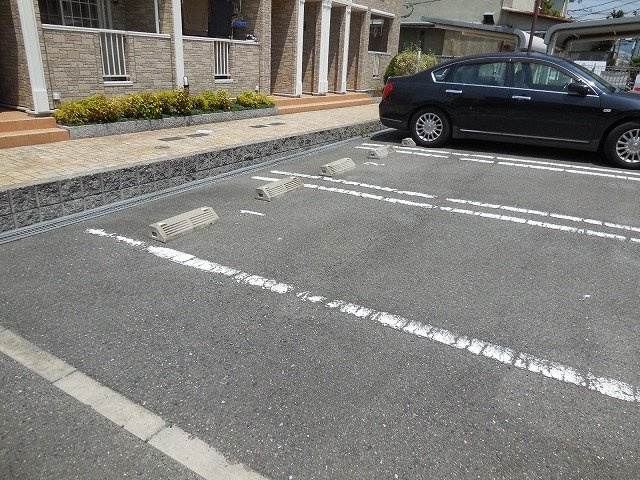 イーストヒルズⅡの駐車場