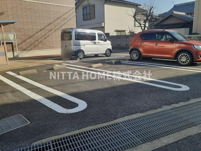 ヴェルソーの駐車場|敷地内駐車場を完備しています＊